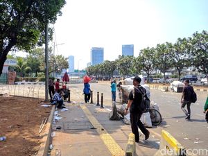 Demo di DPR Bubar, Massa Buruh Tinggalkan Jalan Gatot Subroto