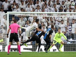 Madrid mendapat free kick yang dieksekusi sempurna oleh Kroos dan bola disundul Casemiro ke sudut gawang Brugge. Mignolet yang mati langkah hanya bisa melihat bola bergulir. REUTERS/Sergio Perez.