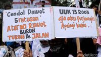 Poster Curahan Hati Para Buruh Ramaikan Demo di Gedung Sate