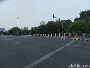 Jalan Depan Istana Ditutup Jelang Demo Buruh Jalan Depan Istana Ditutup Jelang Demo Buruh