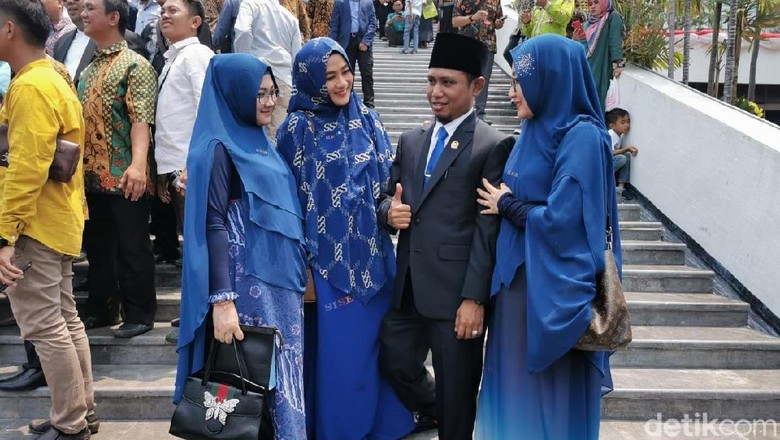 Lora Fadil Bawa 3 Istri ke Pelantikan DPR: Kami Nginap Sekamar