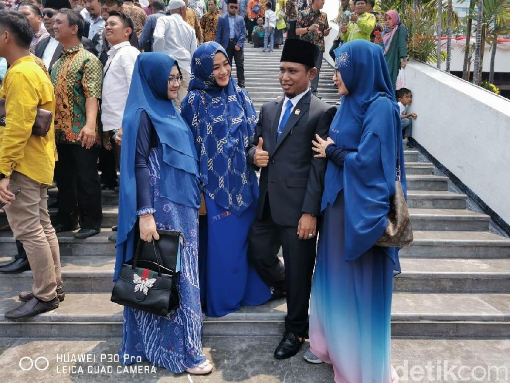 Lora Fadil Bawa 3 Istri ke Pelantikan DPR: Kami Nginap Sekamar