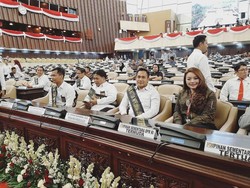 Anggota DPR Termuda Bangga Bisa Cicil Mobil Murah