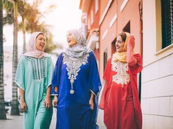 Haruskah Turis Wanita di Arab Saudi Pakai Jilbab?