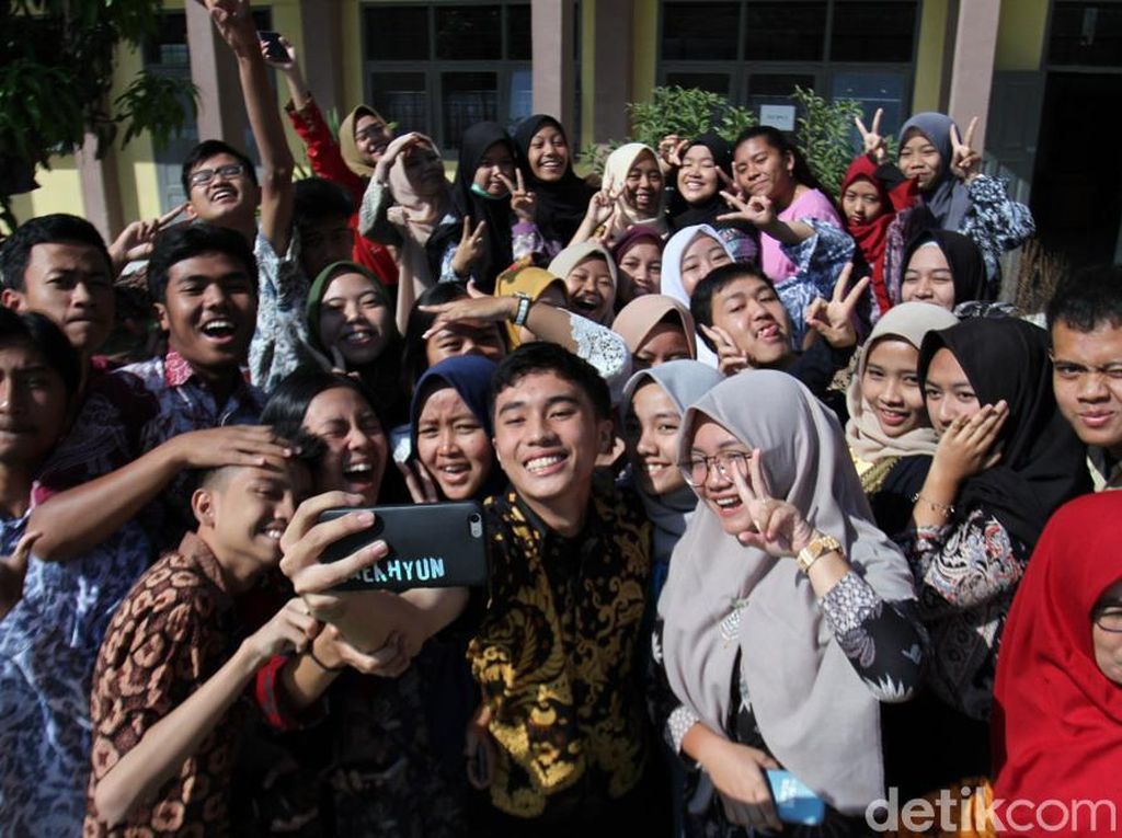 Netizen Ramai Ucapkan Selamat Hari Batik Nasional