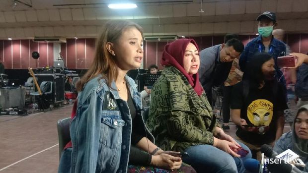 Rossa dan Melly Goeslaw
