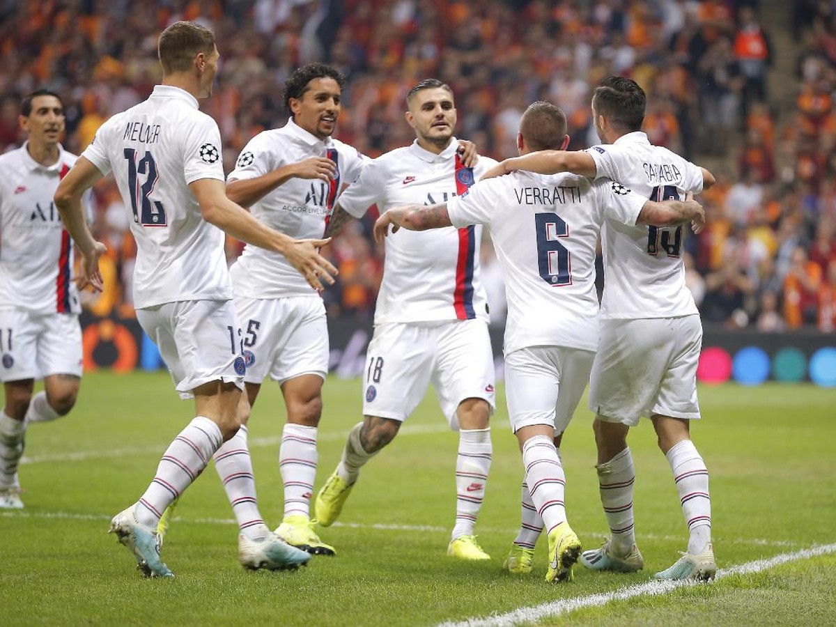 Striker Paris Saint-Germain, Mauro Icardi (tengah), merayakan golnya ke gawang Galatasaray. (Foto: AP Photo)