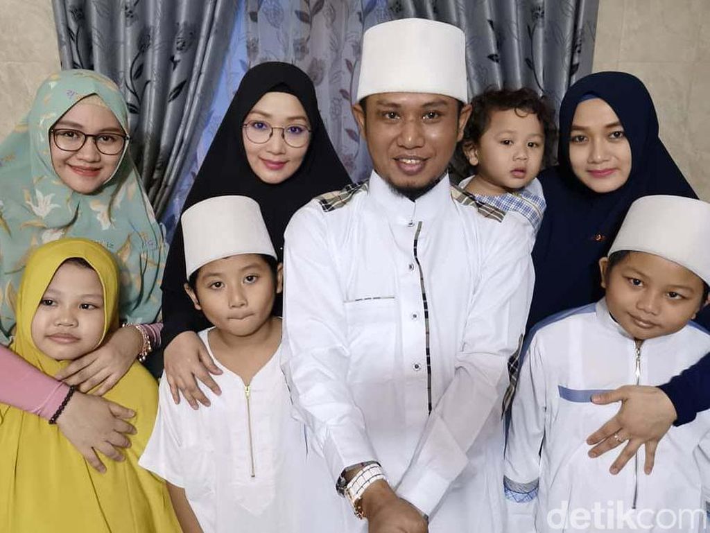 Ini Pertanyaan Menggelitik Anak-Anak Lora Fadil yang Poligami 3 Istri