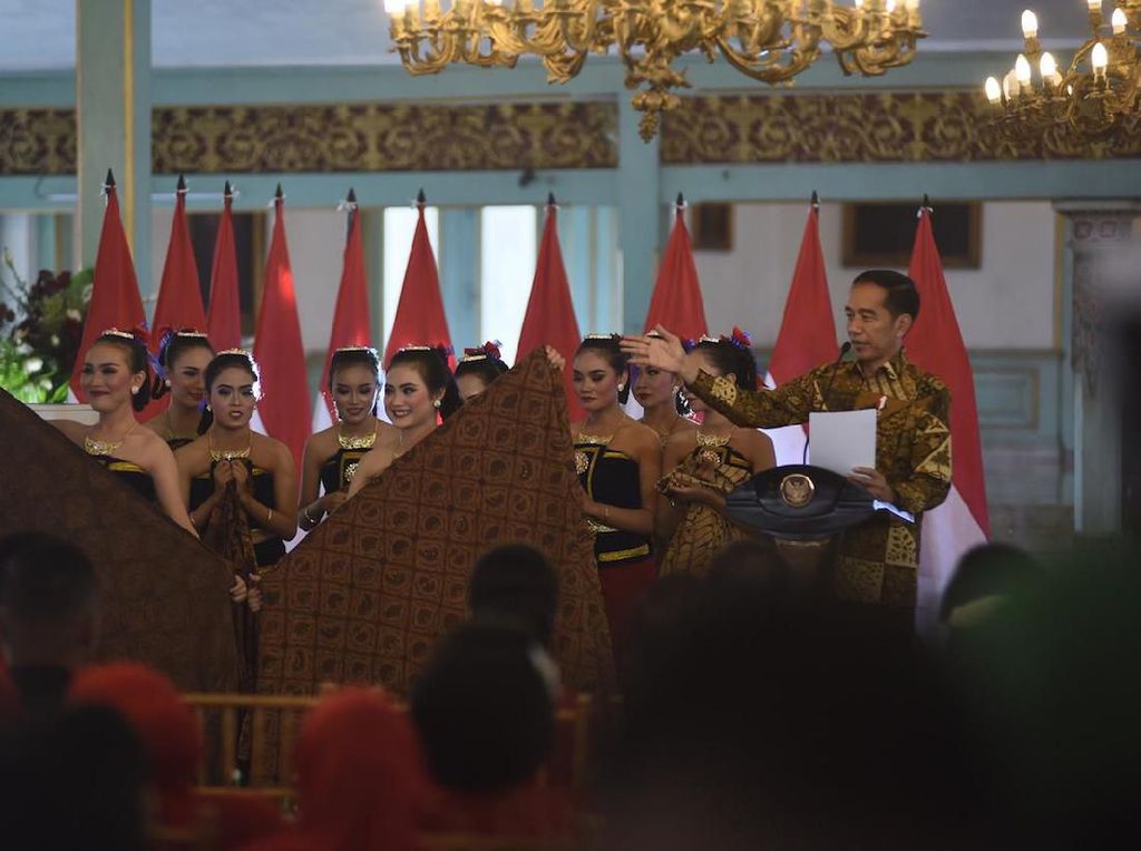 Jokowi Ingin Batik Jadi Muatan Lokal di Sekolah