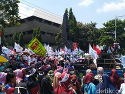 Saat Massa Buruh di Jateng Demo Lalu Flasmob Salah Apa Aku