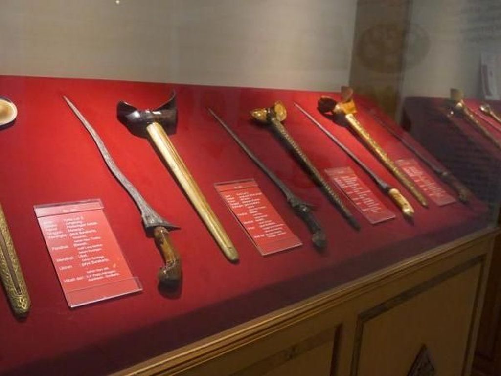 Tempat Mengenal Senjata Khas Indonesia Tempat Mengenal Senjata Khas Indonesia