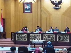 Penetapan Alat Kelengkapan Dewan DPRD Surabaya Sempat Diwarnai Protes