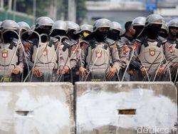 Polda Metro Siapkan 15 Ribu Personel Amankan Demo Buruh dan PA 212 Polda Metro Siapkan 15 Ribu Personel Amankan Demo Buruh dan PA 212
