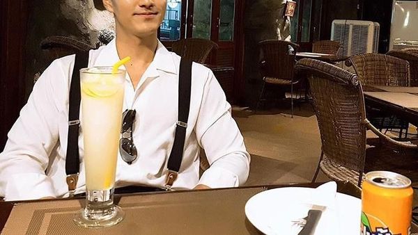 Juara Mister Global 2019, Ini Model Tampan Jong Woo Kim Saat Ngopi