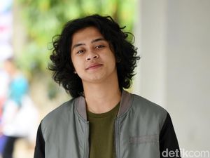 Soal Persaingan Bastian Steel dengan Iqbaal Ramadhan