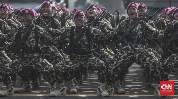Suasana gladi bersih upacara parade dan defile HUT ke-74 TNI di Taxy Way Echo Lanud Halim Perdanakusuma, Jakarta, Kamis, 3 Oktober 2019. Peringatan HUT ke-74 TNI akan dilaksanakan di lokasi yang sama pada Sabtu, 5 Oktober 2019, dengan mengangkat tema 