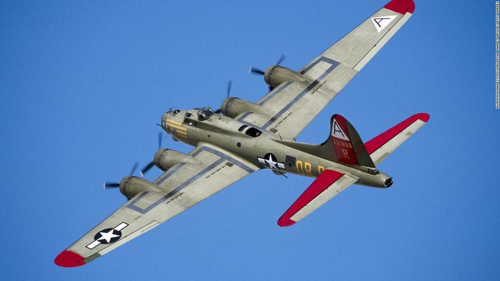 Penampakan Pesawat Pengebom Era Perang Dunia II yang Jatuh di AS