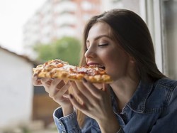 22 Tahun Selalu Makan Junk Food, Wanita Ini Hampir Buta!