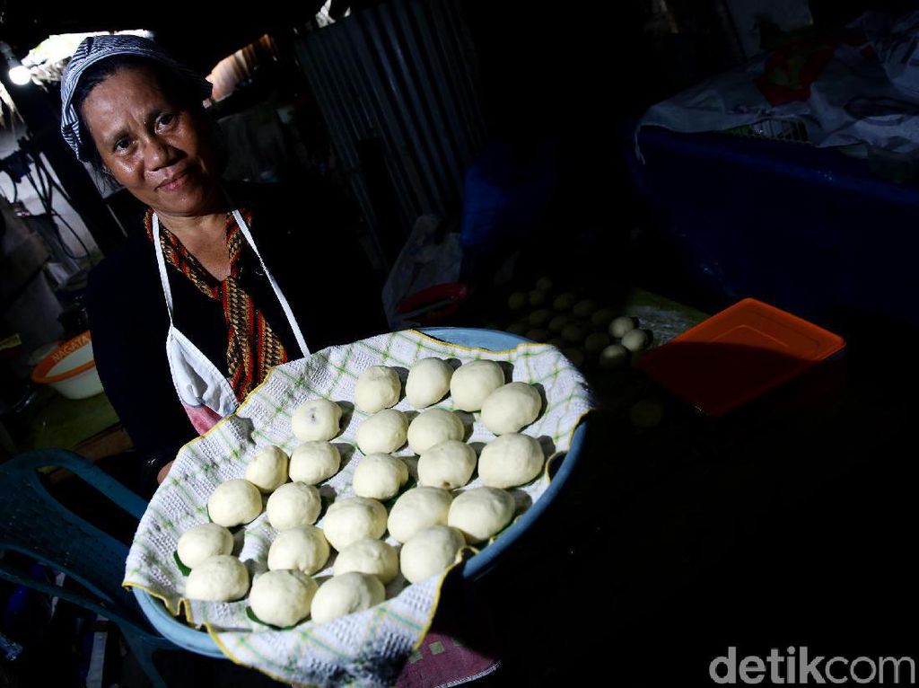 Yuk, Intip Sentra Pembuat Kue di Miangas Yuk, Intip Sentra Pembuat Kue di Miangas