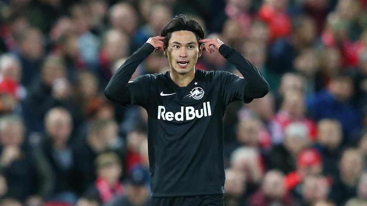 Takumi Minamino menyumbang satu gol dan satu assist saat Red Bull Salzburg tumbang dari Liverpool. (Foto: Alex Livesey/Getty Images)