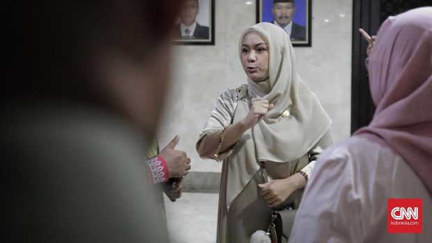 Wakil Ketua DPRD DKI Jakarta dari Fraksi PAN Zita Anjani menuding Pemprov DKI baru mengirim naskah anggaran H-1 menit pembahasan.