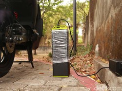 Irit Mana, Beli Bensin Motor Biasa atau Ngecas Motor Listrik?