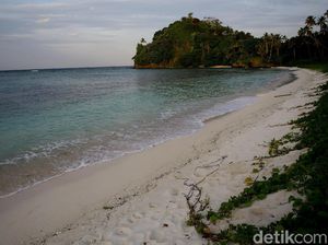 Wolo, Pantai Pasir Putih Kebanggaan Miangas Wolo, Pantai Pasir Putih Kebanggaan Miangas