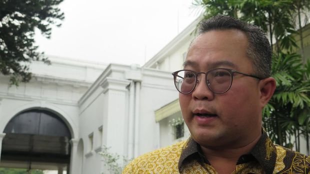 Rektor Institut Pertanian Bogor (IPB) Arif Satria usai bertemu Presiden Joko Widodo (Jokowi) di Kompleks Istana Kepresidenan Jakarta, Kamis (3/10).