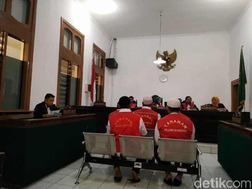 Gelapkan Onderdil Pesawat, 5 Pegawai Rugikan PT DI Rp 5,4 Miliar Gelapkan Onderdil Pesawat, 5 Pegawai Rugikan PT DI Rp 5,4 Miliar