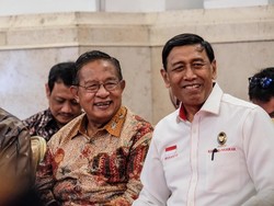 Berpeci di Sidang Terakhir Bareng Jokowi, Ini Kata Luhut