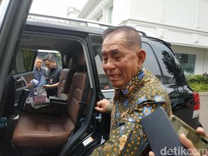 Menhan Ryamizard Bantah Miliki Hubungan Keluarga dengan Faisal Amir Menhan Ryamizard Bantah Miliki Hubungan Keluarga dengan Faisal Amir