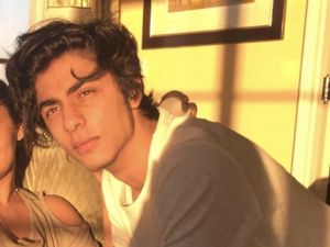 Anak Shah Rukh Khan Lulus Kuliah, Wajah Gantengnya Saat Wisuda Jadi Viral Anak Shah Rukh Khan Lulus Kuliah, Wajah Gantengnya Saat Wisuda Jadi Viral