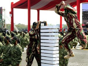 Saat Prajurit TNI Unjuk Kekuatan Lewat Aksi Bela Diri