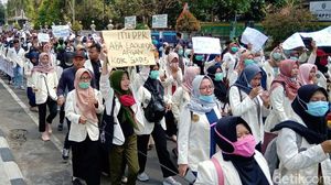 Mahasiswa Geruduk Gedung DPRD Purworejo