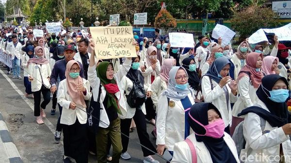 Mahasiswa Geruduk Gedung DPRD Purworejo