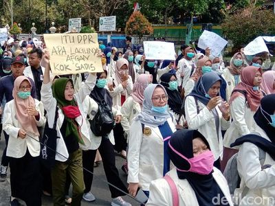 Mahasiswa Geruduk Gedung DPRD Purworejo
