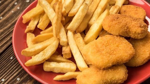 Makan junk food