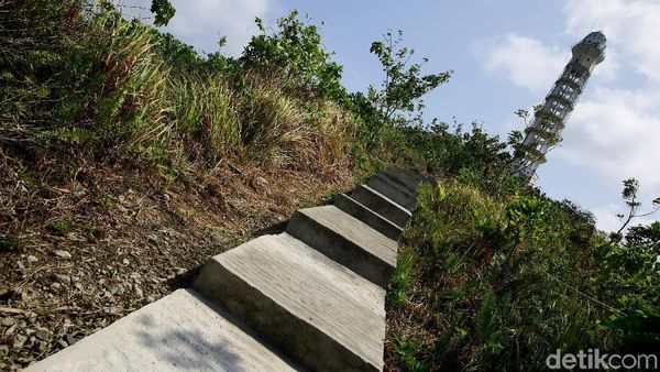 Menelusuri Jalan Terjal Menuju Mercusuar Miangas