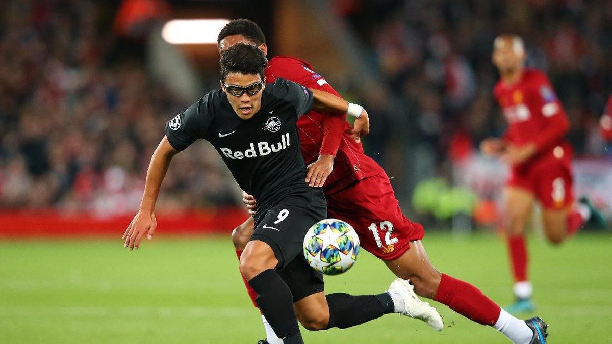 Hwang Hee-chan berhasil melesakkan gol ke gawang Liverpool. (Foto: Alex Livesey/Getty Images)