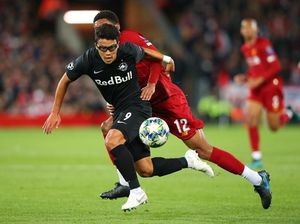 Hwang Hee-chan: Dulu Dipecundangi Evan Dimas, Kini Perdayai Van Dijk