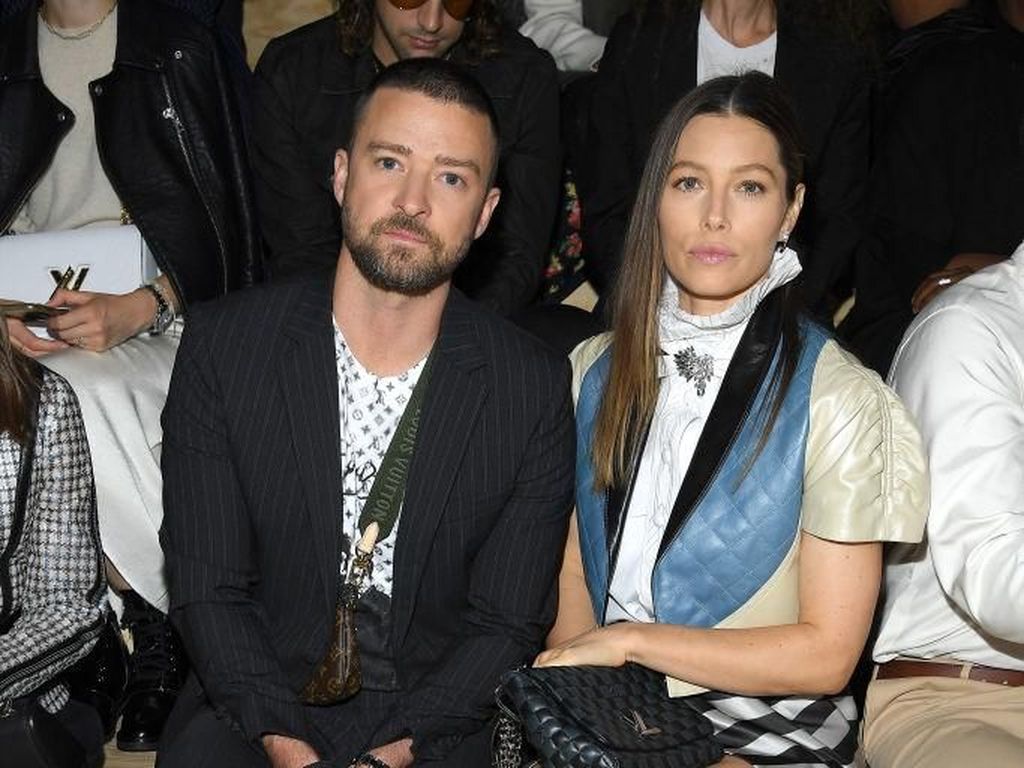 Momen Justin Timberlake Kena Prank di Fashion Show Louis Vuitton Momen Justin Timberlake Kena Prank di Fashion Show Louis Vuitton