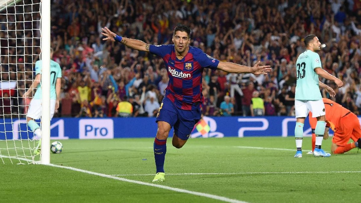 Luis Suarez tetap yakin Barcelona bakal memperpanjang kontraknya (Foto: Alex Caparros/Getty Images)
