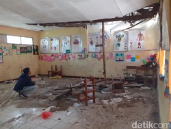 Kelas SD di Lembang Nyaris Ambruk, Siswa Belajar di Ruang Kepsek