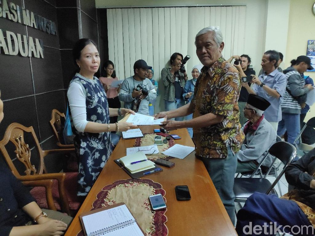 YPKP Serahkan Temuan 346 Kuburan Massal Korban Tragedi 1965 ke Komnas HAM YPKP Serahkan Temuan 346 Kuburan Massal Korban Tragedi 1965 ke Komnas HAM