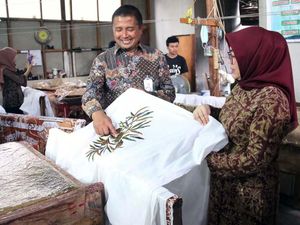 Membatik Kekinian dengan Canting Elektrik