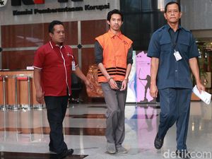 Yul Dirga dan Naim Fahmi Ditahan Terkait Kasus Pajak Dealer Jaguar-Bentley Yul Dirga dan Naim Fahmi Ditahan Terkait Kasus Pajak Dealer Jaguar-Bentley