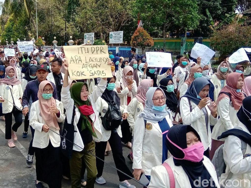 Ancaman di Balik Populisme Ancaman di Balik Populisme
