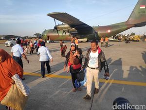 376 Warga Sumbar Kembali dari Wamena, Ada yang Mengungsi di Sentani 376 Warga Sumbar Kembali dari Wamena, Ada yang Mengungsi di Sentani