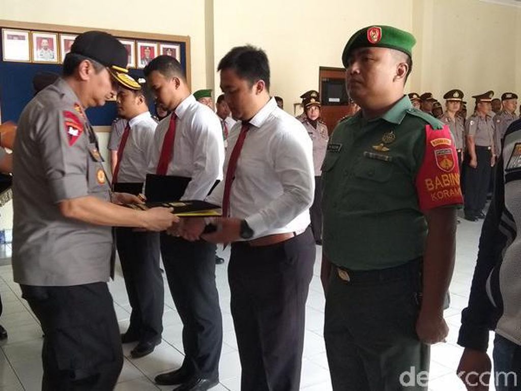 5 Orang yang Luka Saat Jaga Demo Magelang Dapat Penghargaan 5 Orang yang Luka Saat Jaga Demo Magelang Dapat Penghargaan