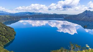 Foto: Danau Terjernih di Jepang, Tak Boleh Disentuh